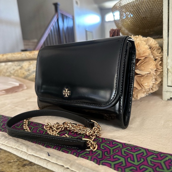 New Tory burch Emerson patent chain wallet crossbody 🖤 - Picture 2 of 10